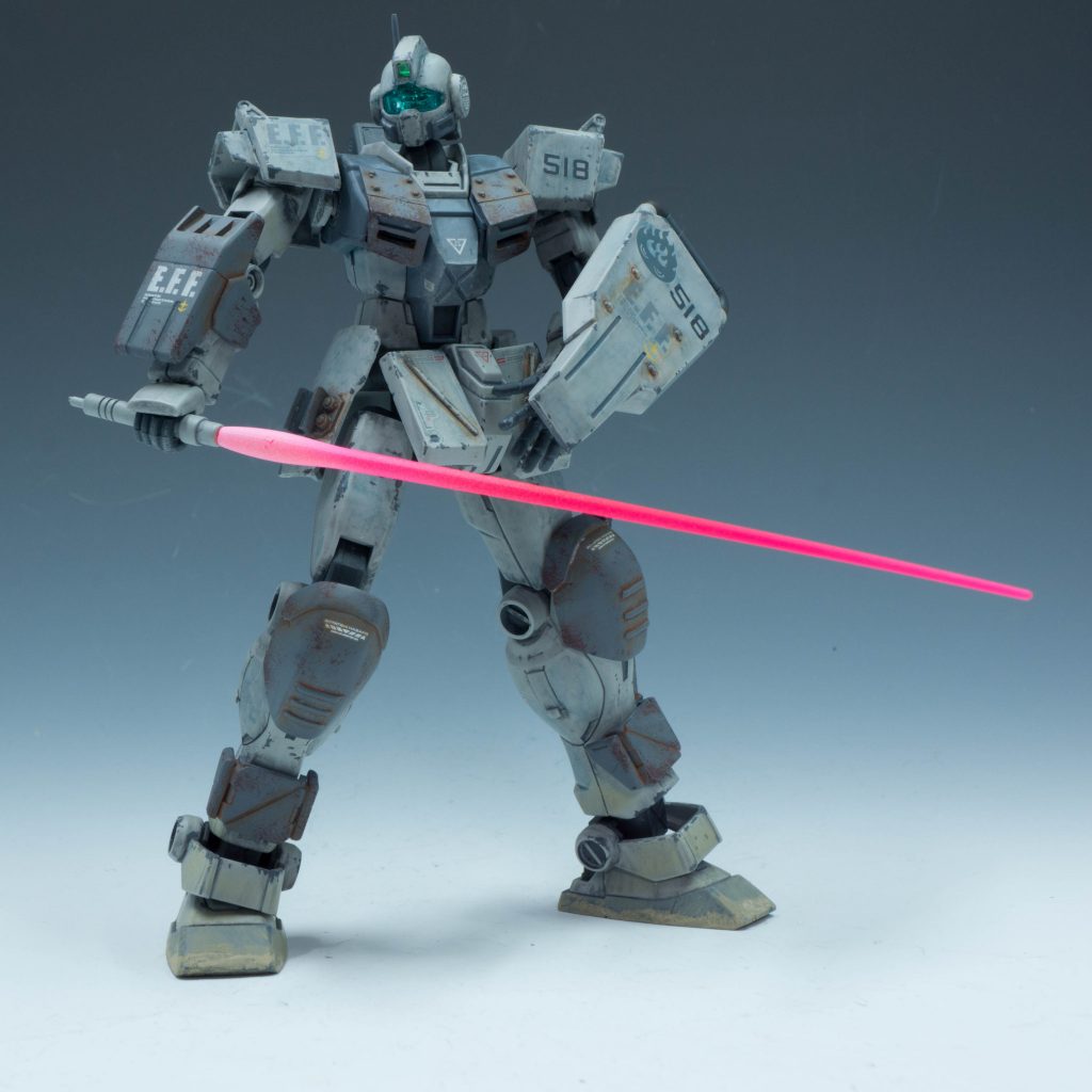 サイドアーマーにビームサーベルを1本装備。