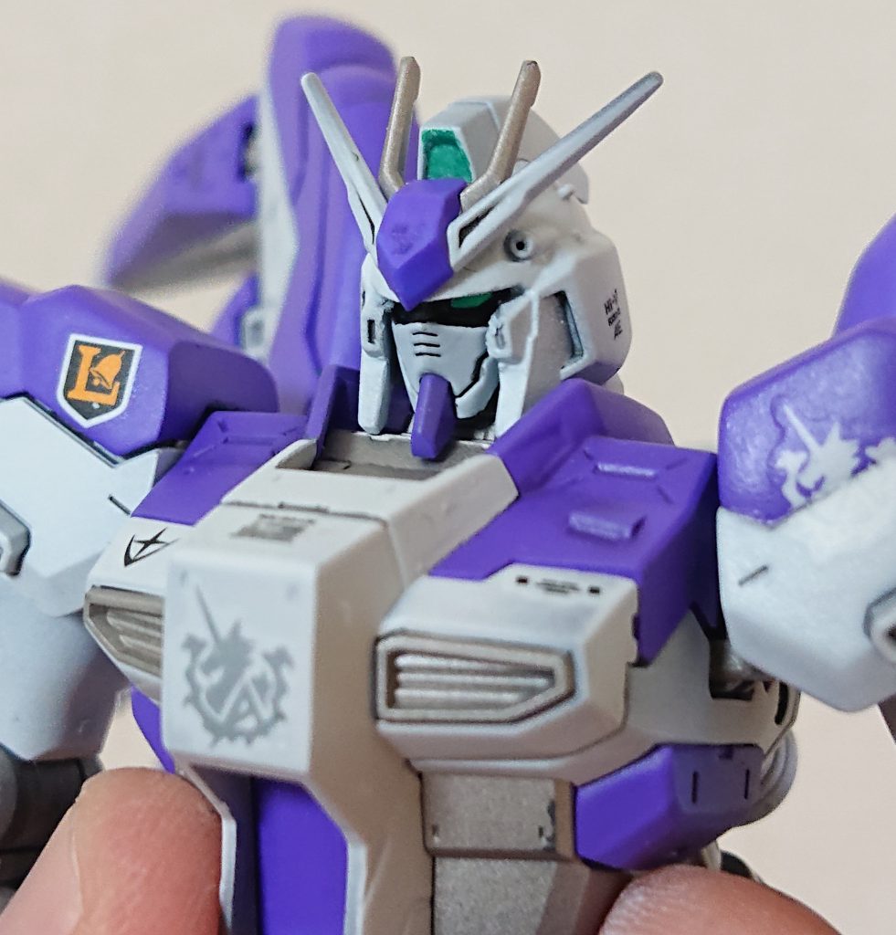 部分塗装とデカールと艶消しした状態です。 おめめキラッとすると｢作った!｣という気持ちになります。