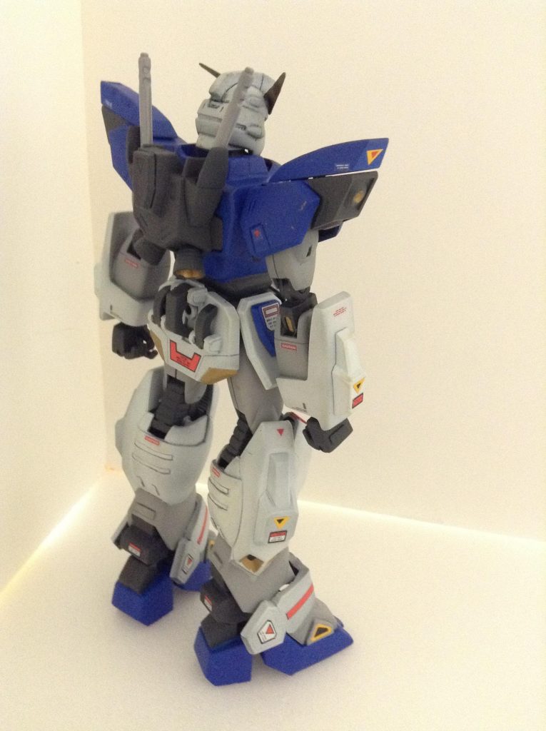 ノーマルのF90のバックパックを取り付け出来るように改修しました。