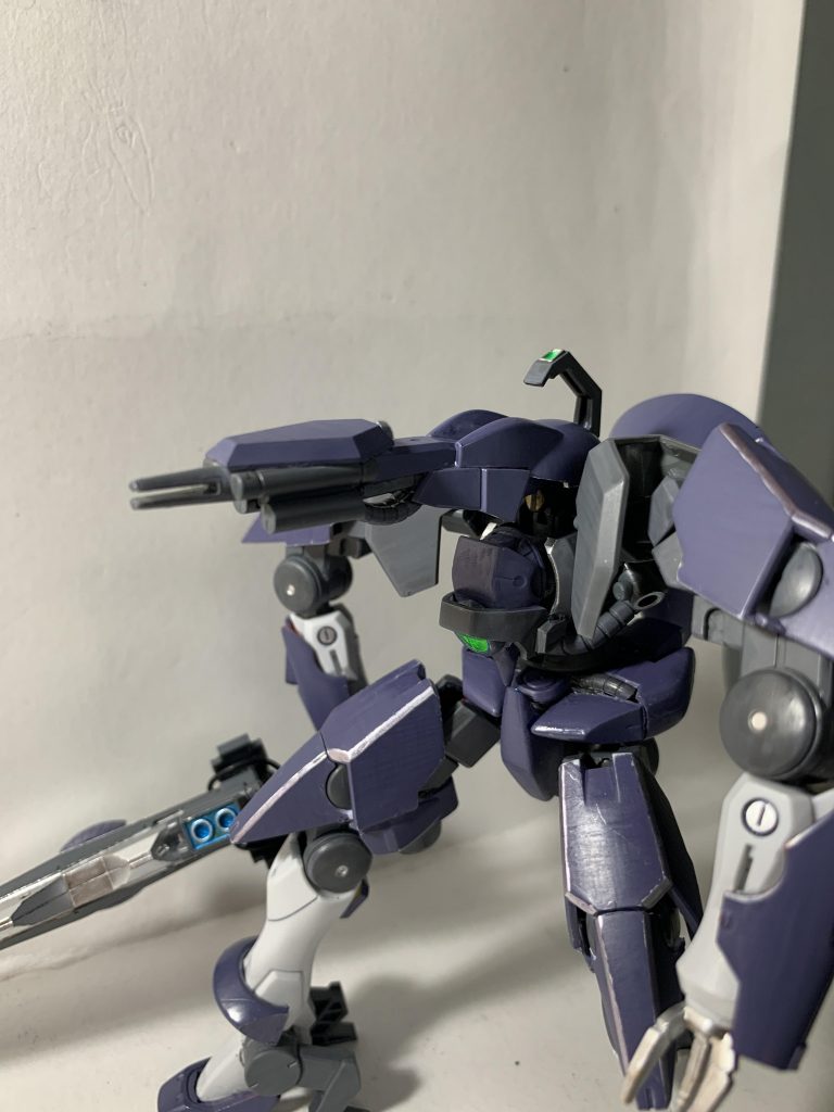 前回の頭ビーライは強化型にし、木星帝国製のモノアイをそのまま使用