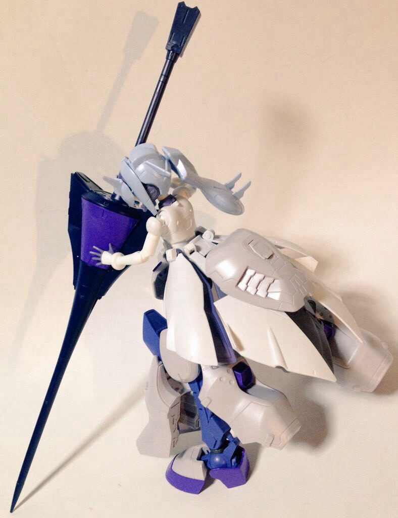 戦場の妖精?いいえ、鬼神の如し。たなびくドレスと美しい背中は倒れた敵の目に焼きつく。