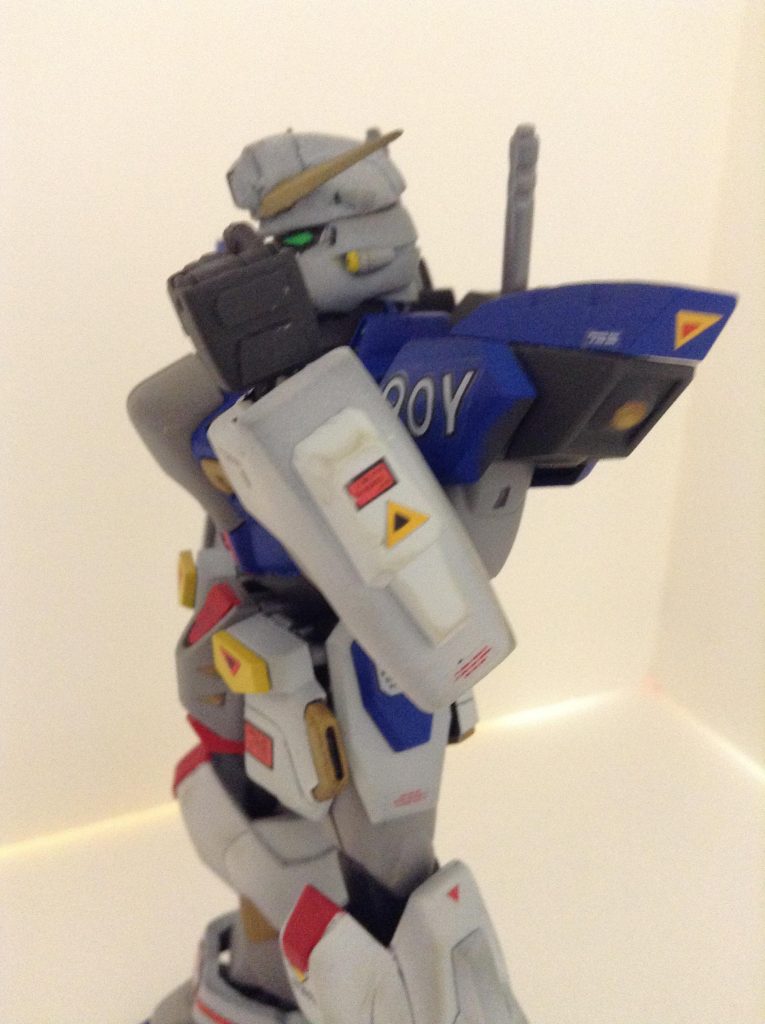 腕の二重関節でかなり曲がります。