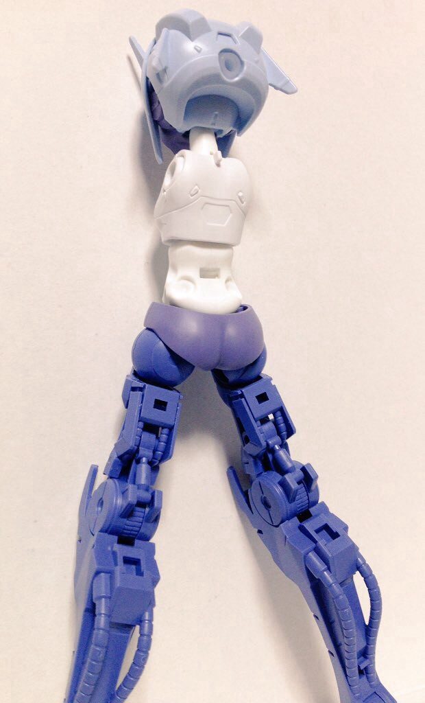 ガンダムフレームの脚つけ根が倒錯したセクシーさを醸し出してちょっと焦りましたw