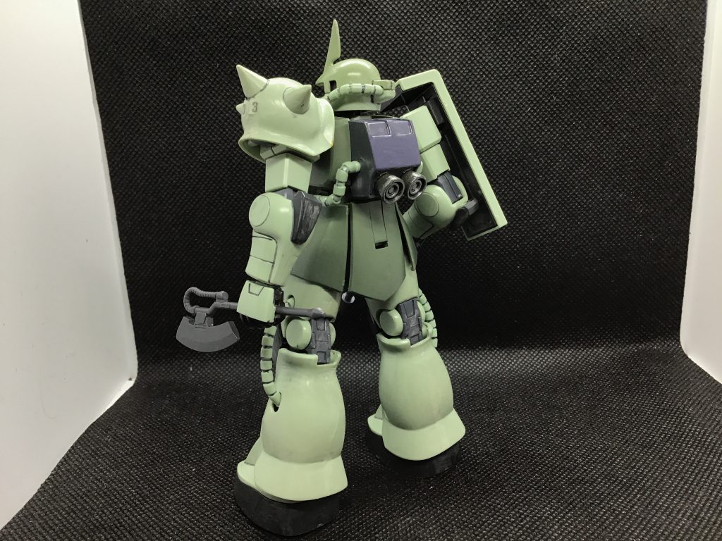 やってみたことは、バックパックにスラスターを接着したり、合わせ目消し、組み換えで指揮官アンテナ作成などです。