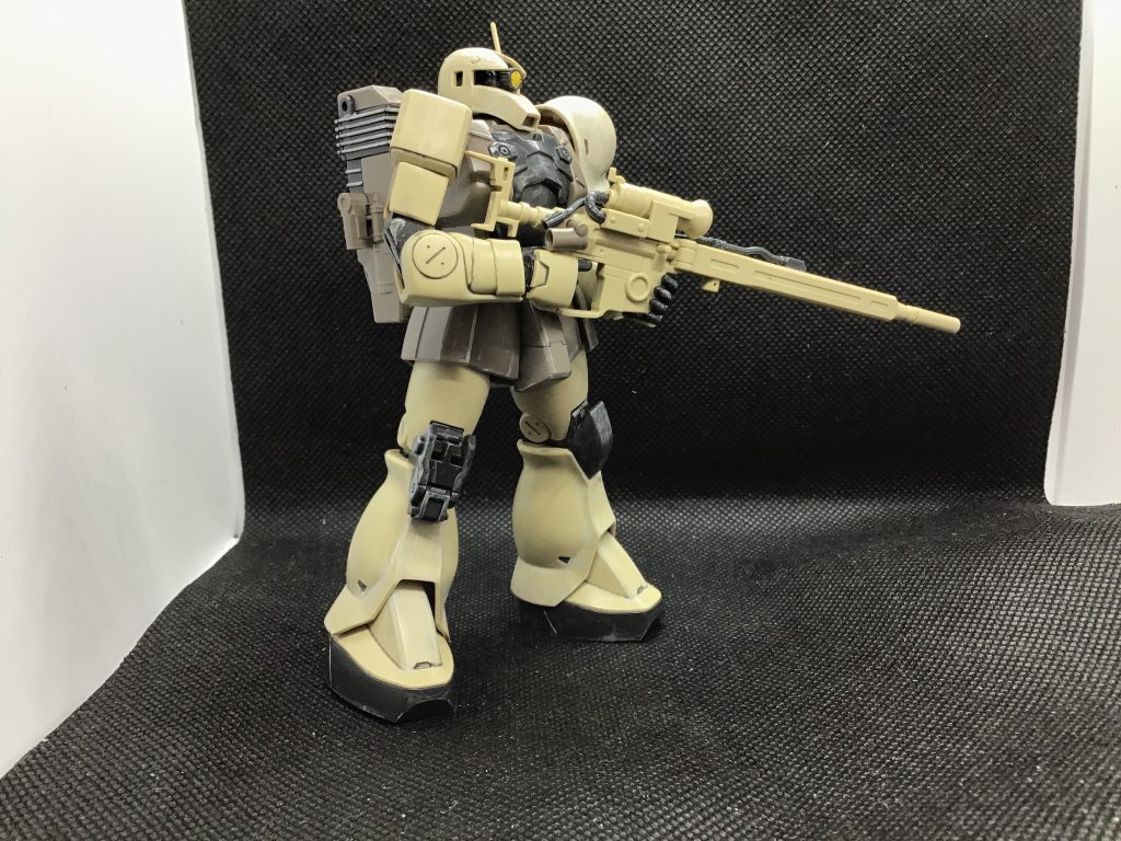 こちらもザクと同様合わせ目消しと、シルバーでウェザリングもしています。