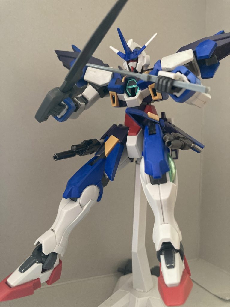 後退しながら腰のマシンガンを発射しているところです。