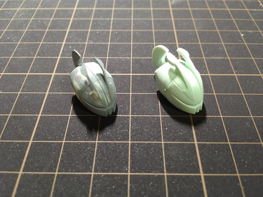 加工途中の写真を何枚か
頭部は触覚部分を切り落とし、プラ板と切り落としたパーツから細い触覚に改修。