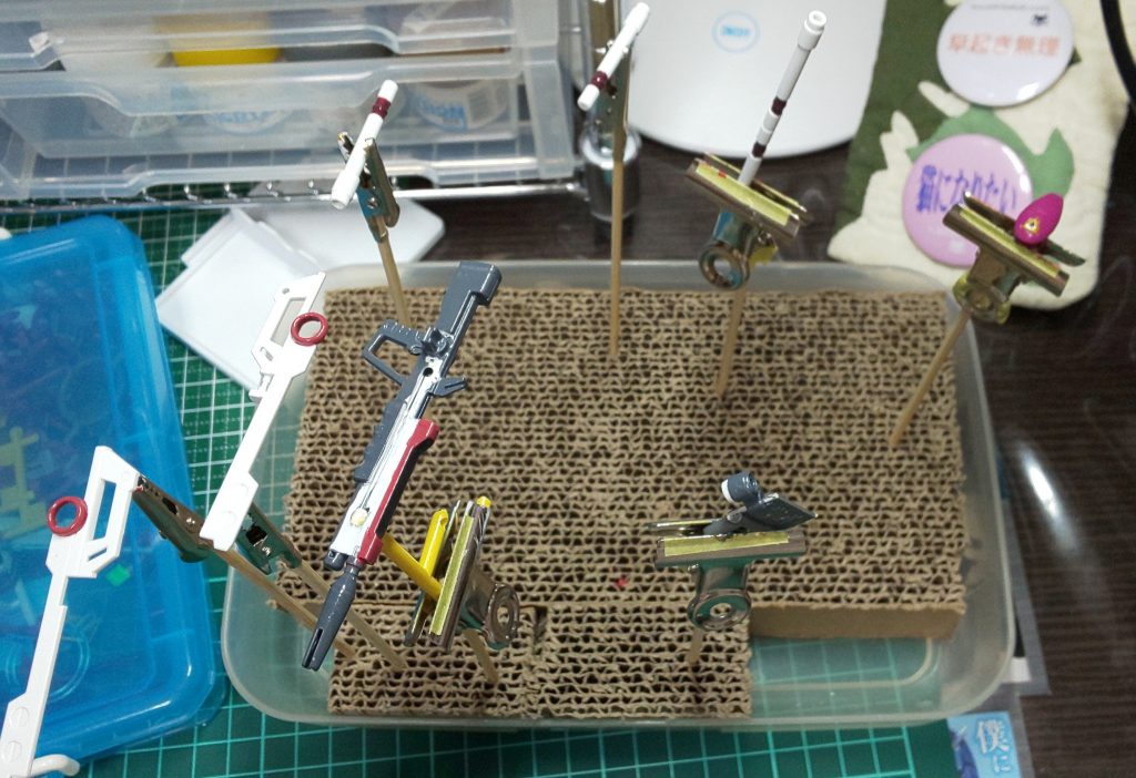 ビームライフル、サーベルの塗装