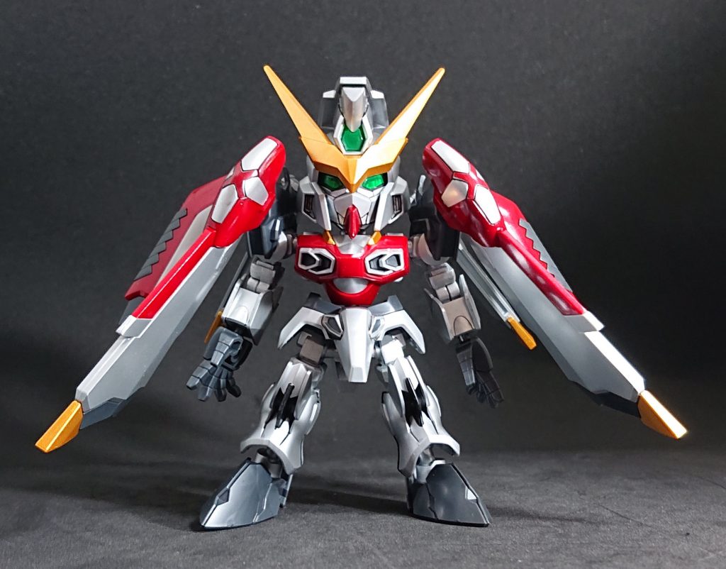 写真では分かりにくいですが赤パーツが深みのある赤になっているため、白パーツは航空機やスポーツカーっぽい印象になるよう、銀色で仕上げました。