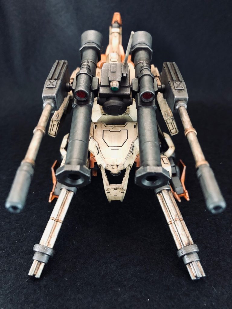 砲戦仕様という事でバズーカやらなんやらを取り合えず乗せてみました。もう少し減らしたほうがよかったのでは？と思っていますが、気に入っています。