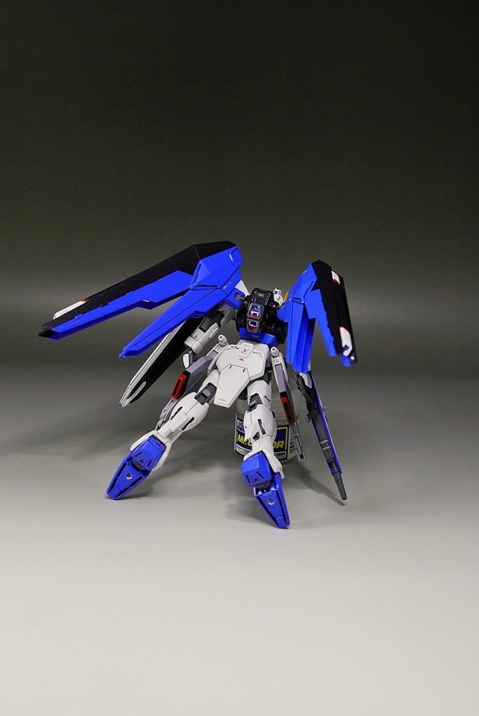 肉抜き穴は埋めて、バーニアはラピーテープでキラキラさせるしかないじゃないか！