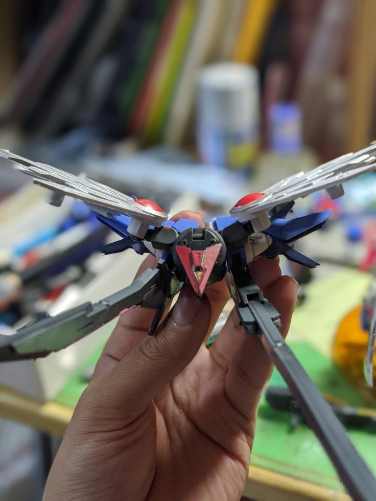 ヴァリアンブースター専用のバックパック兼戦闘機であるこれ単体でもトランザムが可能な設定ですダークマターブースターに、エクスヴァルキランダーの羽をつけてOOスカイのバックパックを接着してるので太陽炉が3着いてます。