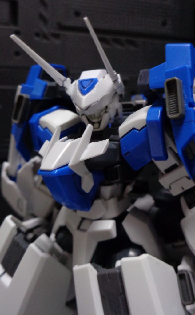 頭部～胸部のアップ頭と胸のアーマーはネオジム磁石とマグネットセッターでくっついています。