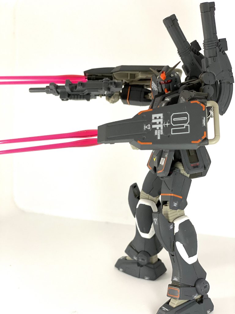 なんとビームサーベルは驚異の四本搭載