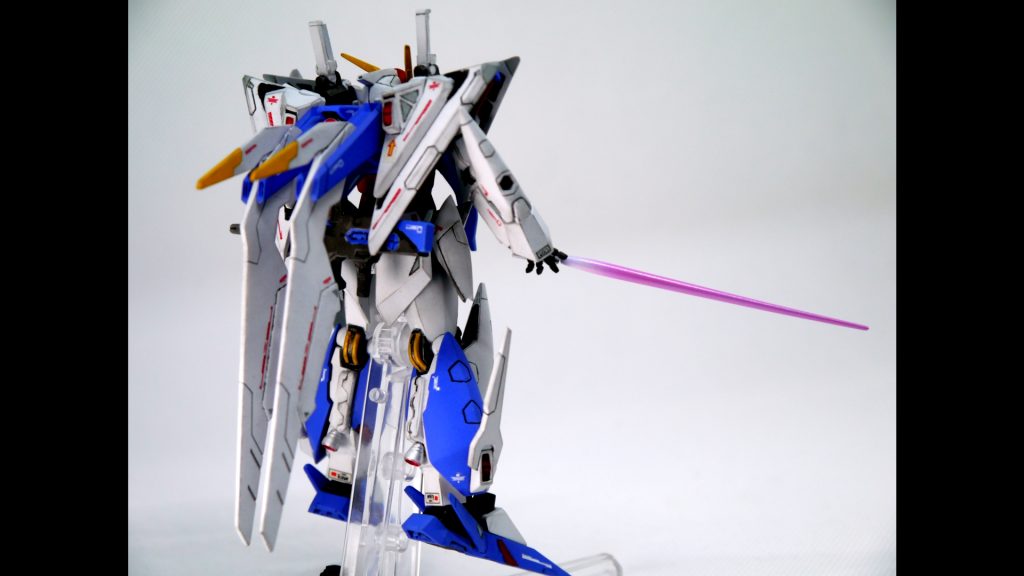 サーベルの粒子部は何かの余りパーツでグラ塗装パール仕上げ、柄はプラ角棒