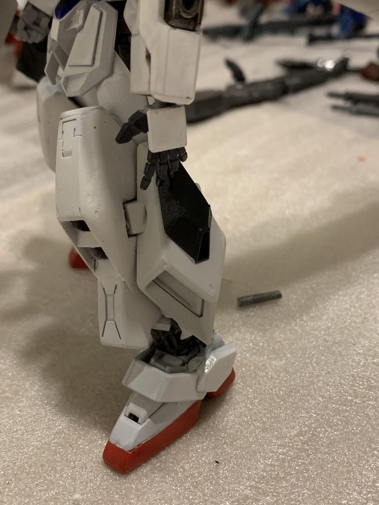 まず脚を太く。ジムガーディアンから流用しました。