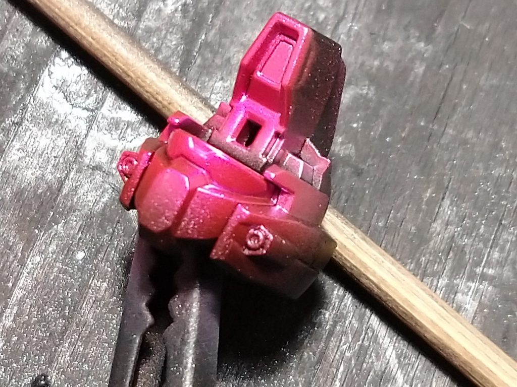 カメラアイは黒サフ→クリア→シルバー→蛍光ピンク(ガイア)
ガイアノーツの蛍光色はクリアなので
シルバーの上塗りできれいになります。