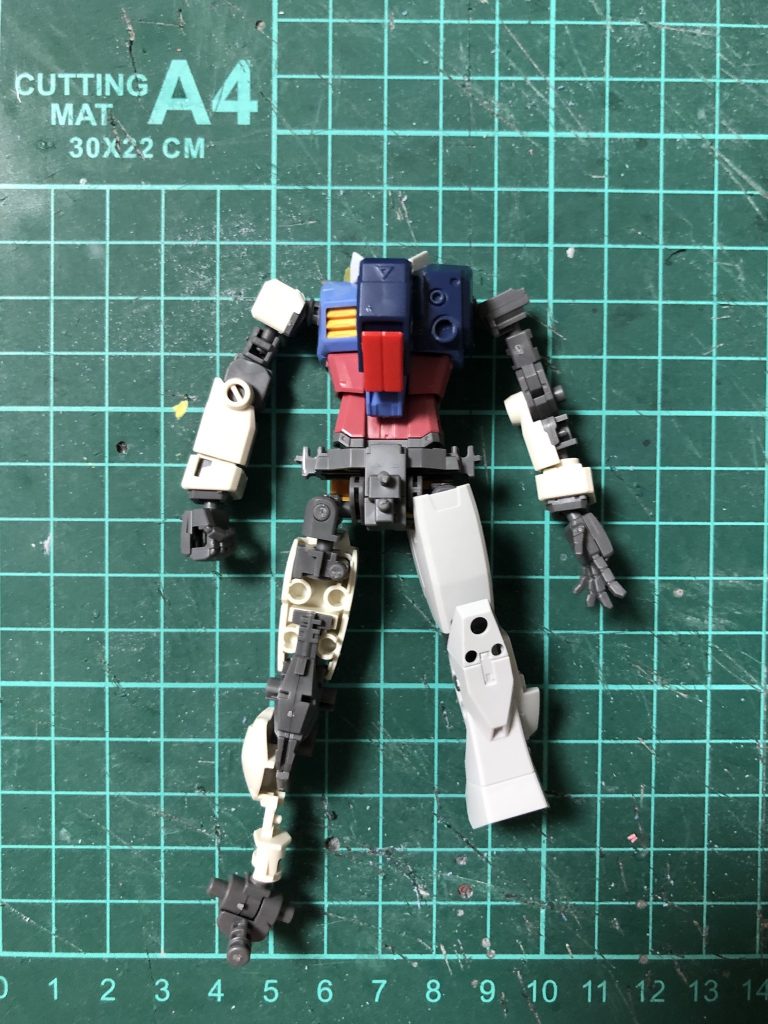 ビヨンドに陸ガンパーツをのせてパーツ取りを検討。このタスクが楽しい。