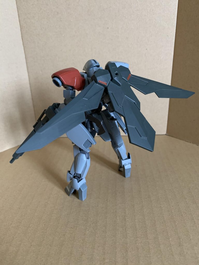 魔導滑空翼。
諜報活動で入手した魔導竜翼の技術情報を基に作られた空挺装備。30mほど飛び上がった後、滑空からの空挺強襲を行う。