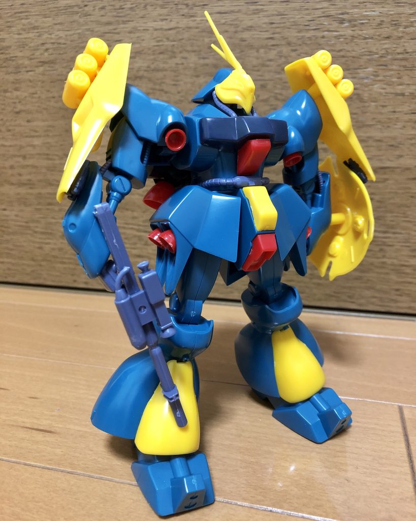 旧キットのヤクトドーガからパーツを切り出しました…
古いので稼働やら何やらは比べ物にならないくらいのハンデを持っていますが…
かっこいいですよね笑
パイプコードがあるのって良いなぁって感じました
それと、旧キットでビスが使われているのを知り驚きました💦笑