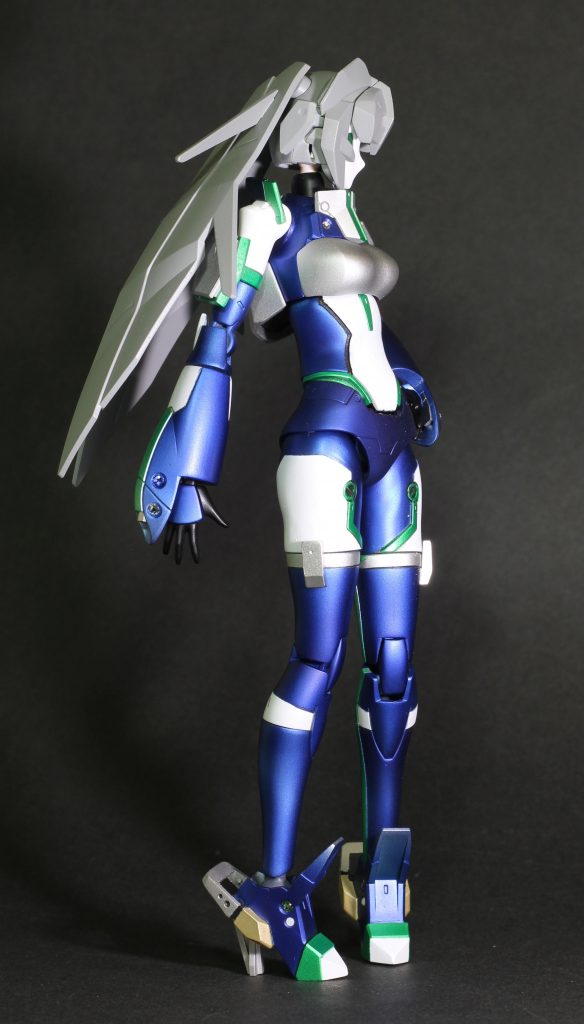 黒サフ→シルバー→クリアカラーで塗装してあります。少し濃淡をつけているので光の加減で凹凸や曲面がきれいです。