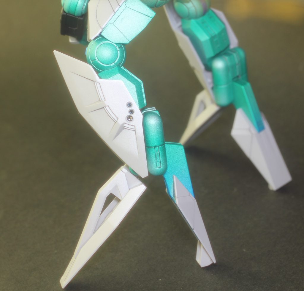 脚の裏？踵の一部に青のグラデを入れています。