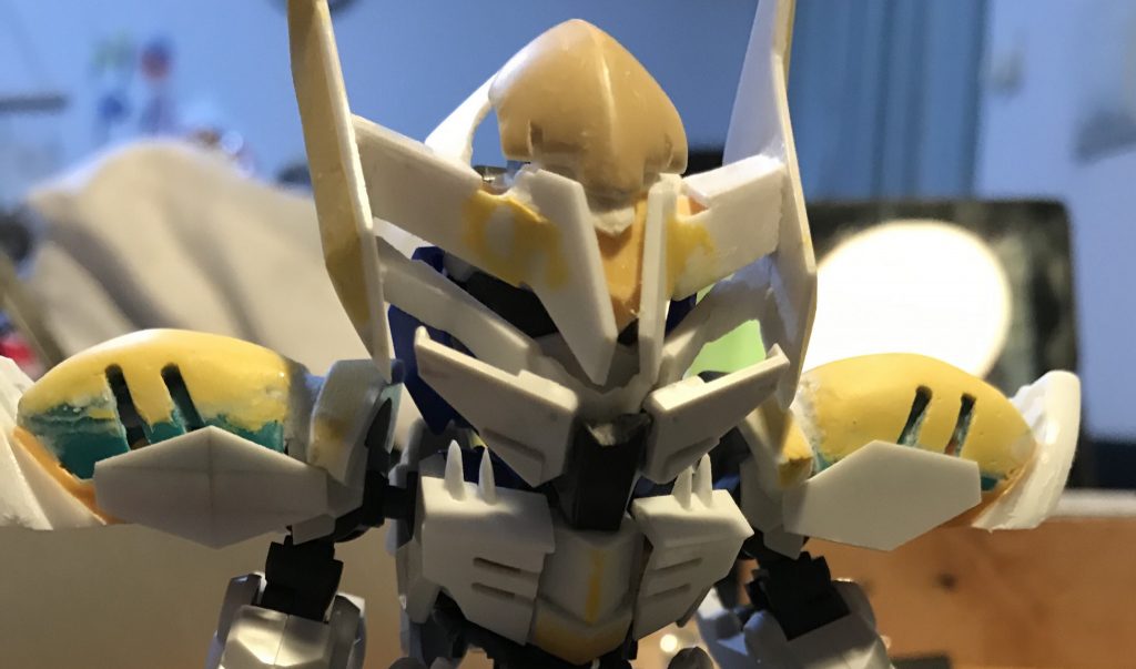 肩部はカラミティの肩を延長・幅増し工作で形状を出して基部にレクスの肩部をもってくることでクロスフレームをそのまま使えるようにしています。