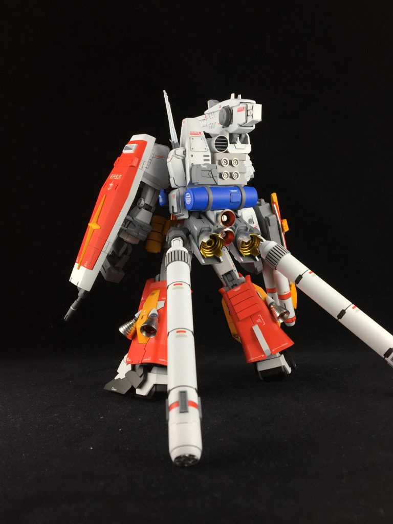 バックパックのタンク？とバズーカは取り外して、どちらも装備可能です。