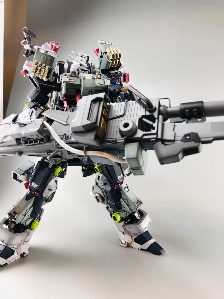 砲撃戦用フルアーマーガンダム–4枚目/制作者：トゥィンキーバー