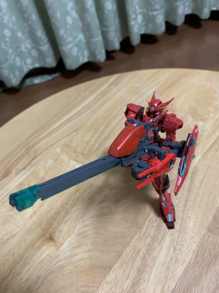 追加武装1
GNレールガン
旧100分の1エクシアの残骸を組み合わせて接着しました。デュナメストルペードの簡易版的な設定です。