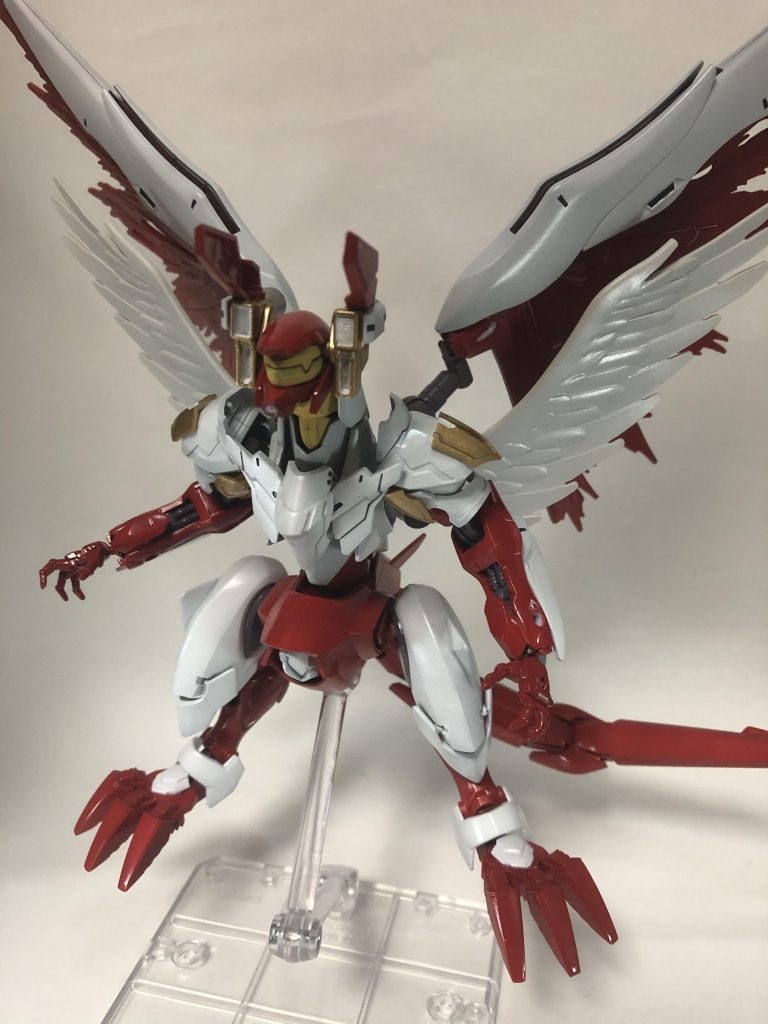 ジークダナジンノヴァには『レベル』、『効果』、『煌臨』という機能が搭載されている
●『レベル』…機体の心臓部である「コア」にエネルギーをチャージすることで最大でレベル3まで上昇し、機体の性能がアップしたり後述の『効果』が起動するようになる

●『効果』…『レベル』に応じて段階的に起動するこの機体特有の機能である
・レベル1:特になし(基本状態)
・レベル2:敵全体のエネルギーを合計で一定数減らす
・レベル3:「激突」というプログラムが起動するようになり、敵ガンプラのロックオンとカメラをジークダナジンノヴァへと強制的に固定し、無理やり戦闘へと持ち込むことが可能になる

●『煌臨(こうりん)』…機体のエネルギー残量が少ない時、このシステムを起動することで一度だけエネルギー残量を完全回復することができる