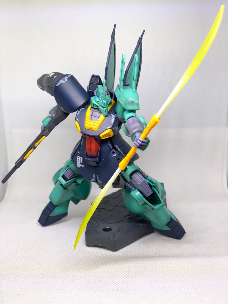 パッケージ風のポーズで〆。