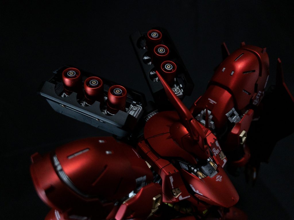 フレームを始めとする内部メカはシルバーをメインに全てメタリックカラーで塗装しました。