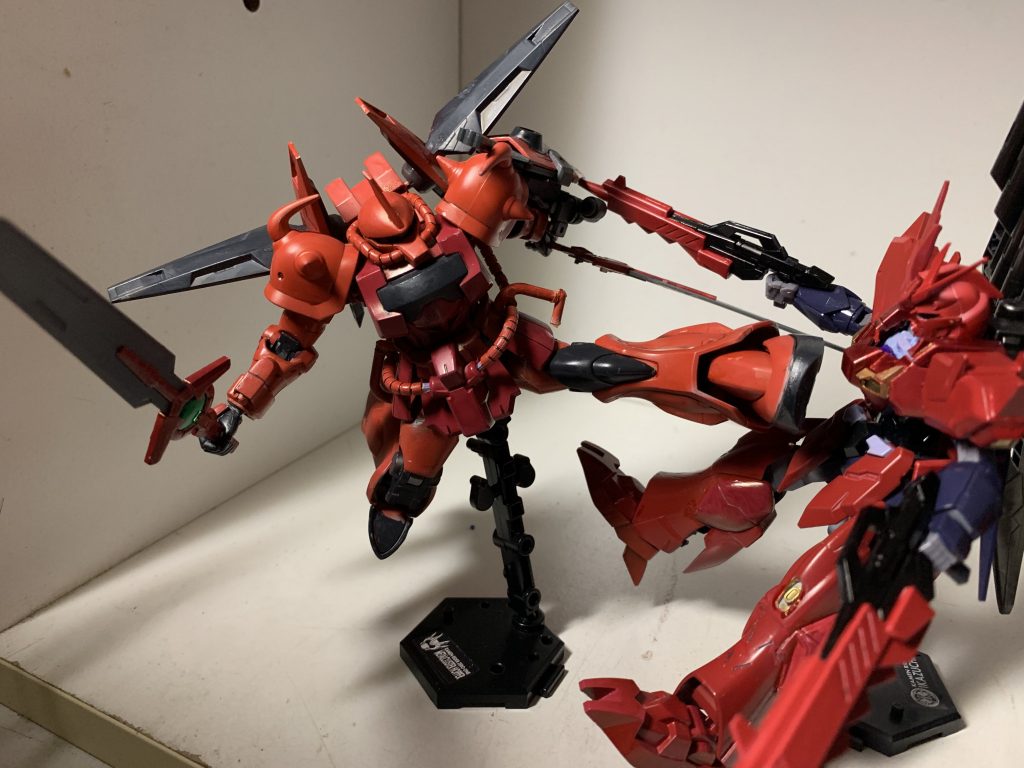 飛べるようになったのでシャアが宇宙でガンダムにやったキックも地上で披露できます。