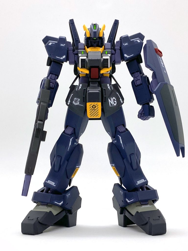 バーザム顔といえばモノアイなので、設定画に存在するバイザーオープン(モノアイ)モードに近づけています。頭・胴・股間・スリッパがTR-1で、他がガンダムMk-II。