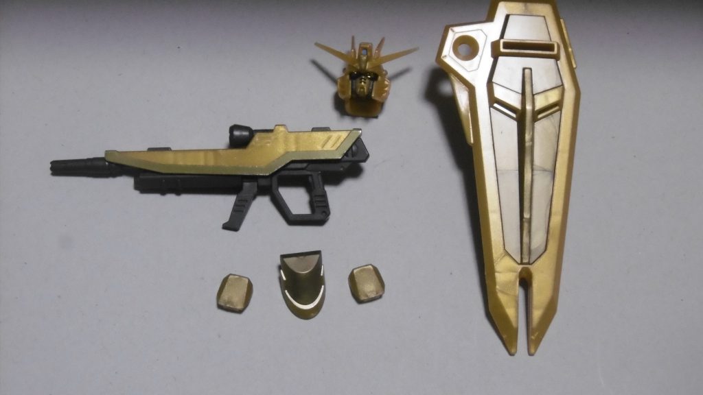 使わなかったパーツ(元のフリーダム成分)
通常カラー版と組み替え遊びも面白そうですね。