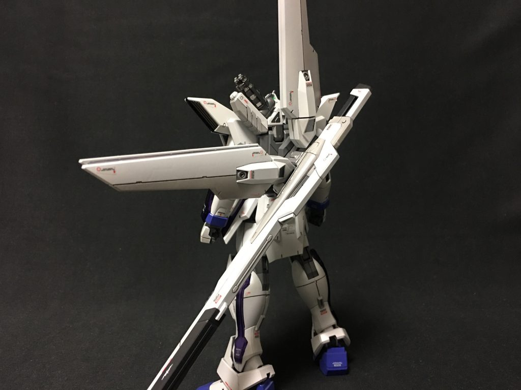 背面から
サテライトキャノンが長刀に見えるデザインが好きです。佐々木小次郎をイメージしたデザインらしいですね。