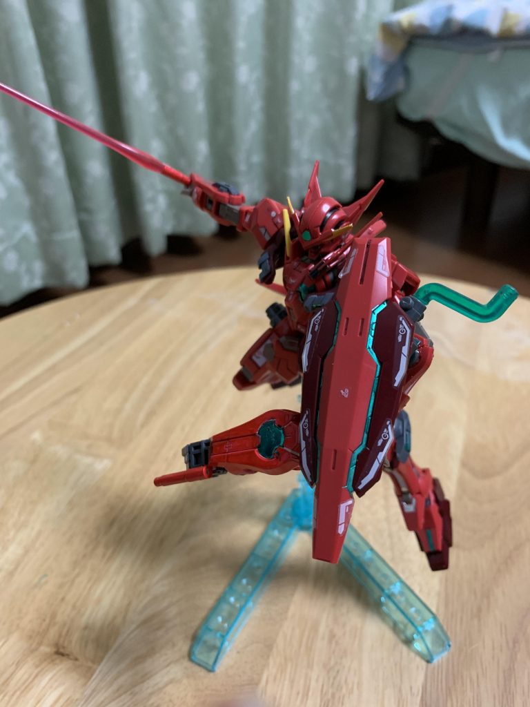 追加武装4
GNメガハンドサーベルラック
旧100分の1エクシアの残骸とダブルオースカイの余剰を組み合わせて塗装しました。ある程度可動します。