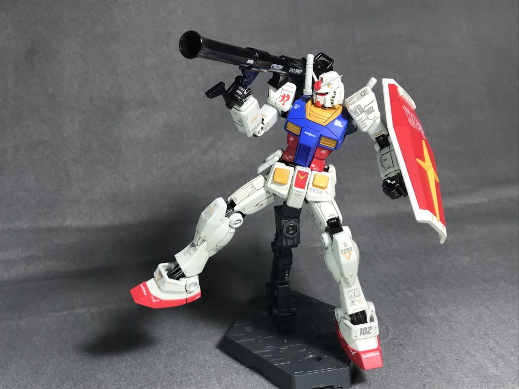 アクション:ハイパーバズーカ
腰部の懸架用パーツ紛失故に素立ち時にフル武装が出来ない悲しみ