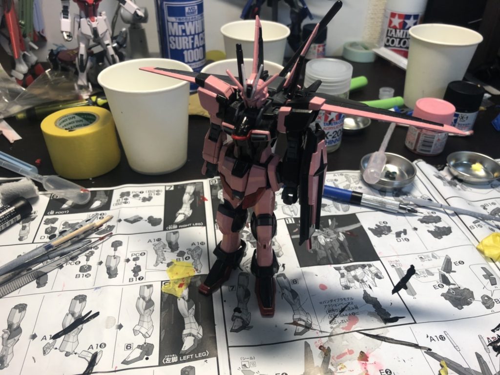 ガンダムマーカーふくめた塗装を終え、仮組みしました。