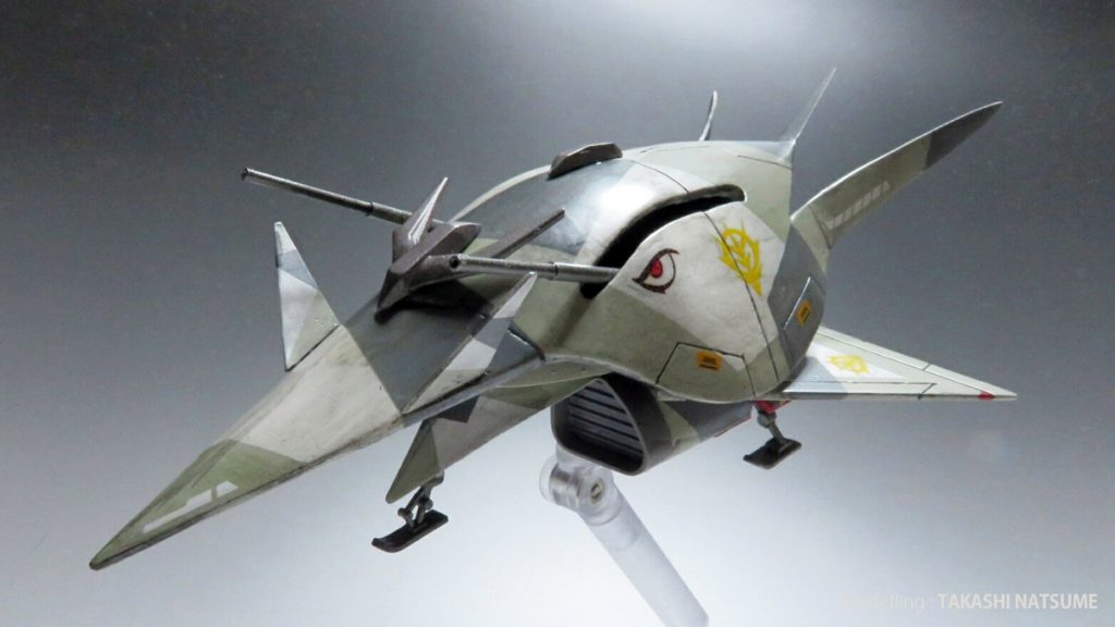 左側からパースキツめに撮影しました。