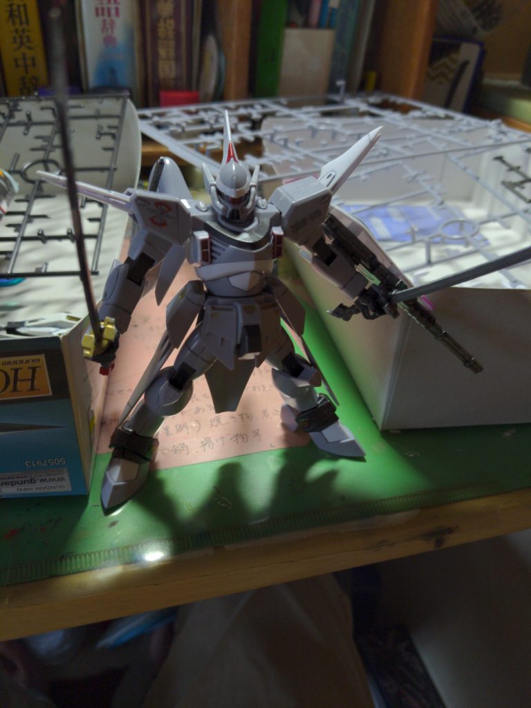 MB-05試製対艦刀虎徹
モビルジグーように開発した対艦刀でジグーの、重斬刀よりも切れ味が数倍上でマティウス制でもある。次世代機でもある連邦の、ストライクダガーに対抗手段として開発した