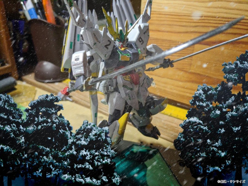 ガーベラストレート改
ビームを切り裂く事が出来る日本刀で、ヒロトがこれまでクエストで集めてきた希少度が高い金属で作られており切れ味は、凄まじい形はガンダムアストレイレッドフレームが使っていたガーベラストレートをもとにしている。