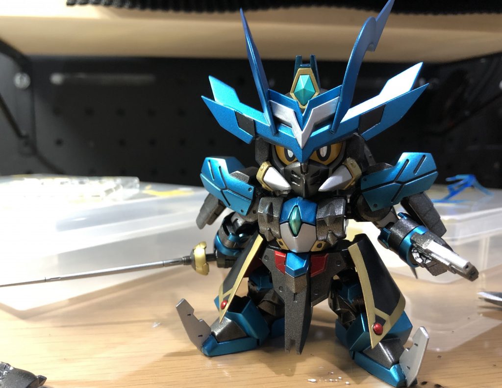 マスクはプラ板とパテで作りました。