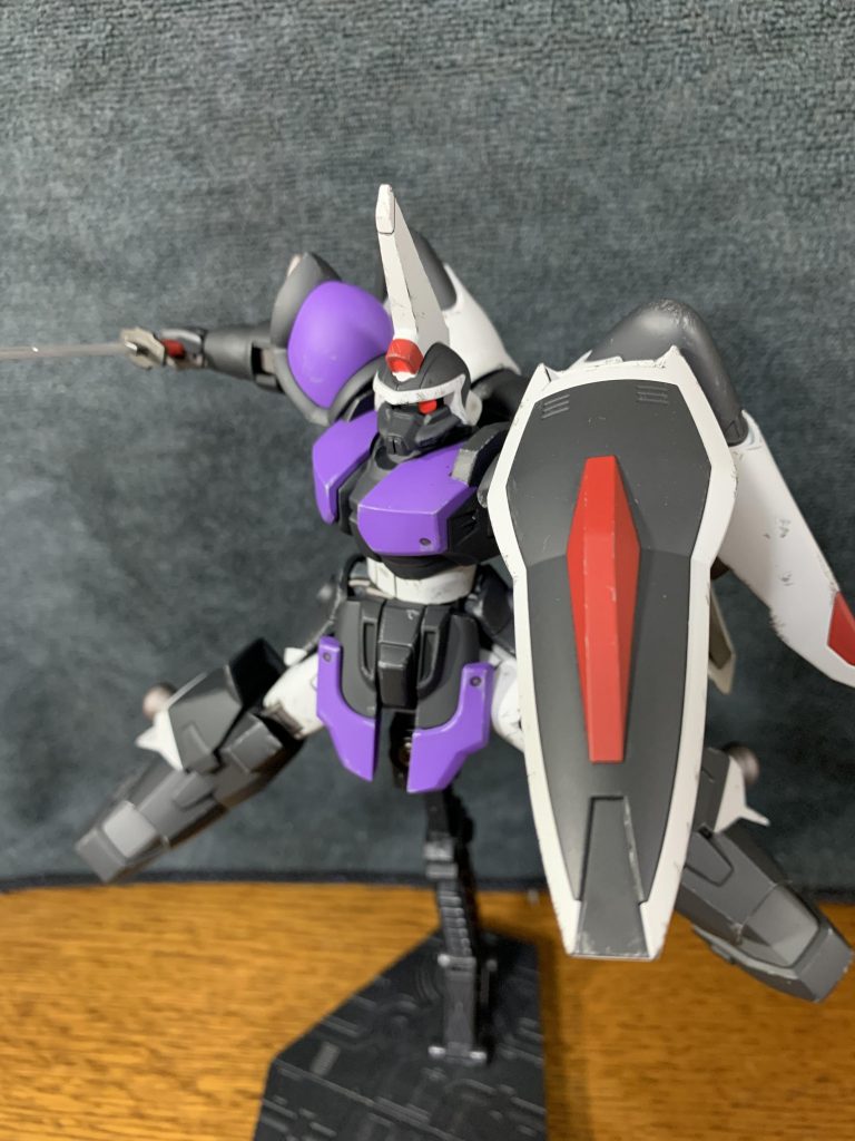 改造内容は、モノアイの可動化と肩及び股関節の移植、胸部と腹部のボールジョイント化を施しています。