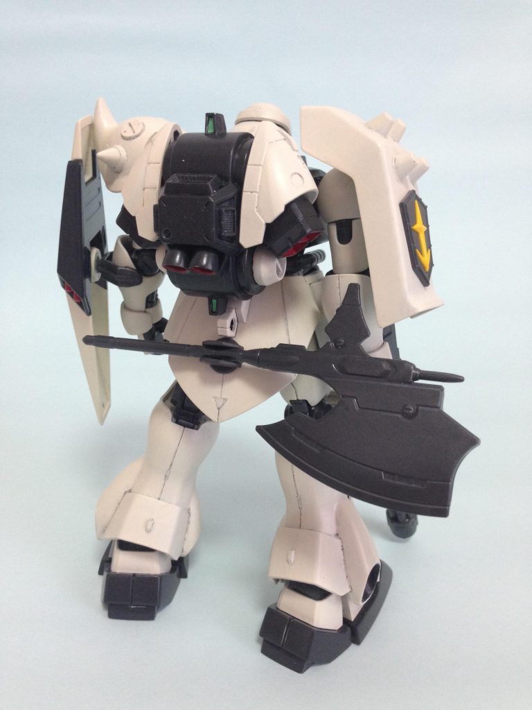 腰部に鉄血のオプションパーツを装備。