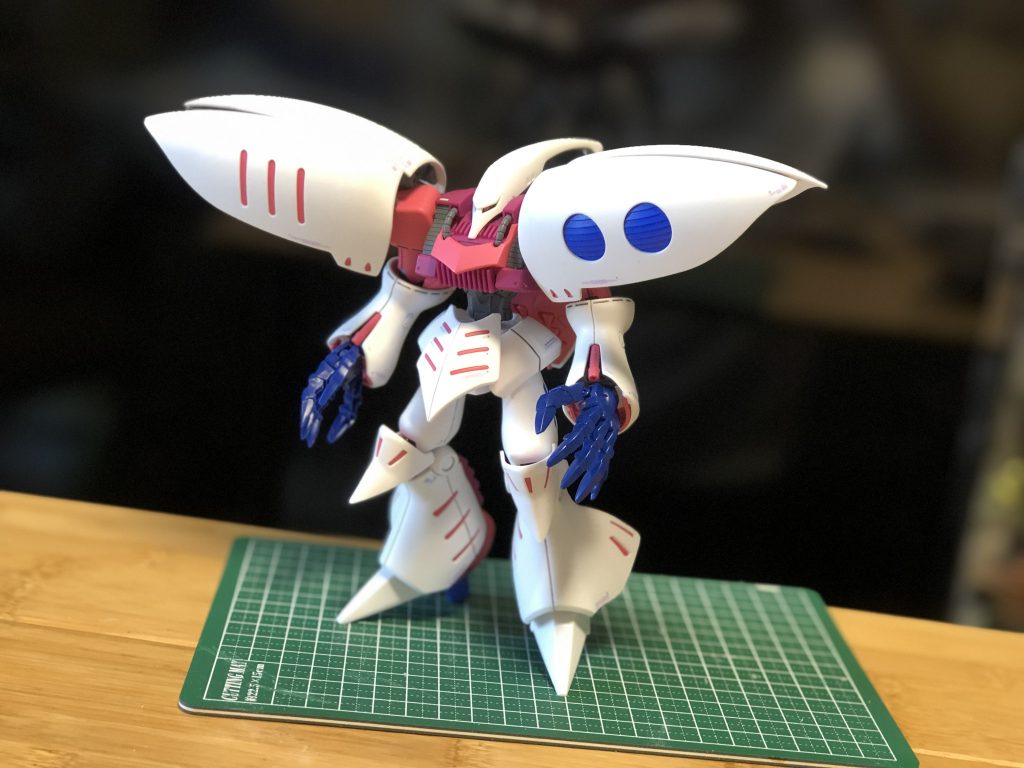 昔作ってた部分塗装のキュベレイを改造して製作を進めました。