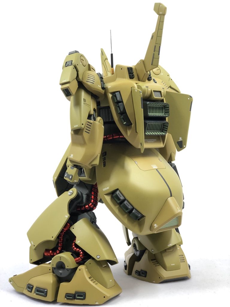 後ろ
動力パイプは黒下地からゴールドの上にクリアレッドでキャンディ塗装です