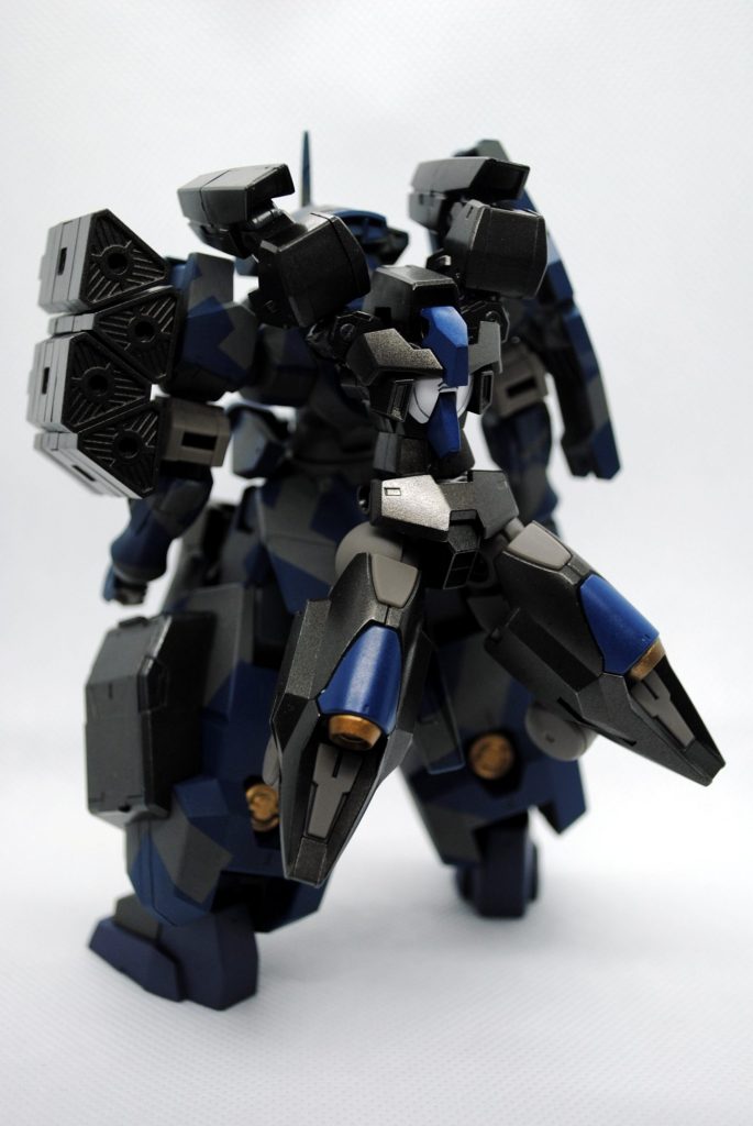 背中のセラフィムは正直、かなり悩んでストライカージンクスの太ももを付けることに決定しました。