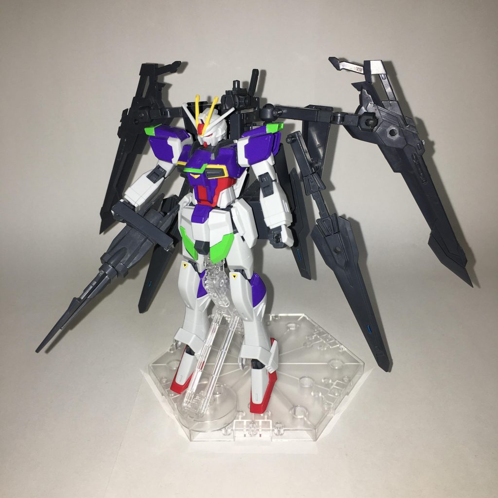 攻撃形態、正面。全ての武装が使用可能となる形態。